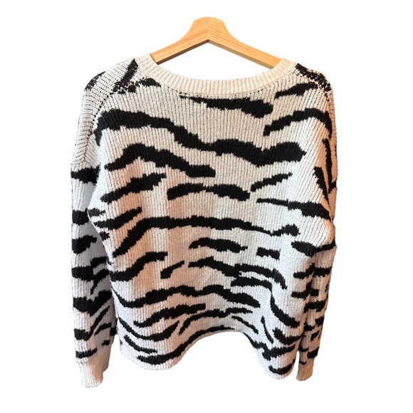 john + jenn black and white zebra print pullover sweater grunge distressed small - Picture 6 of 6